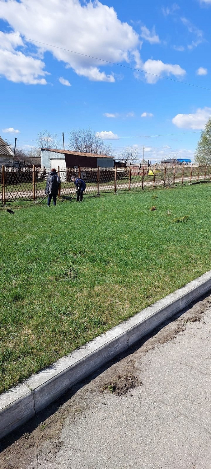 Уборка прихрамовой территории